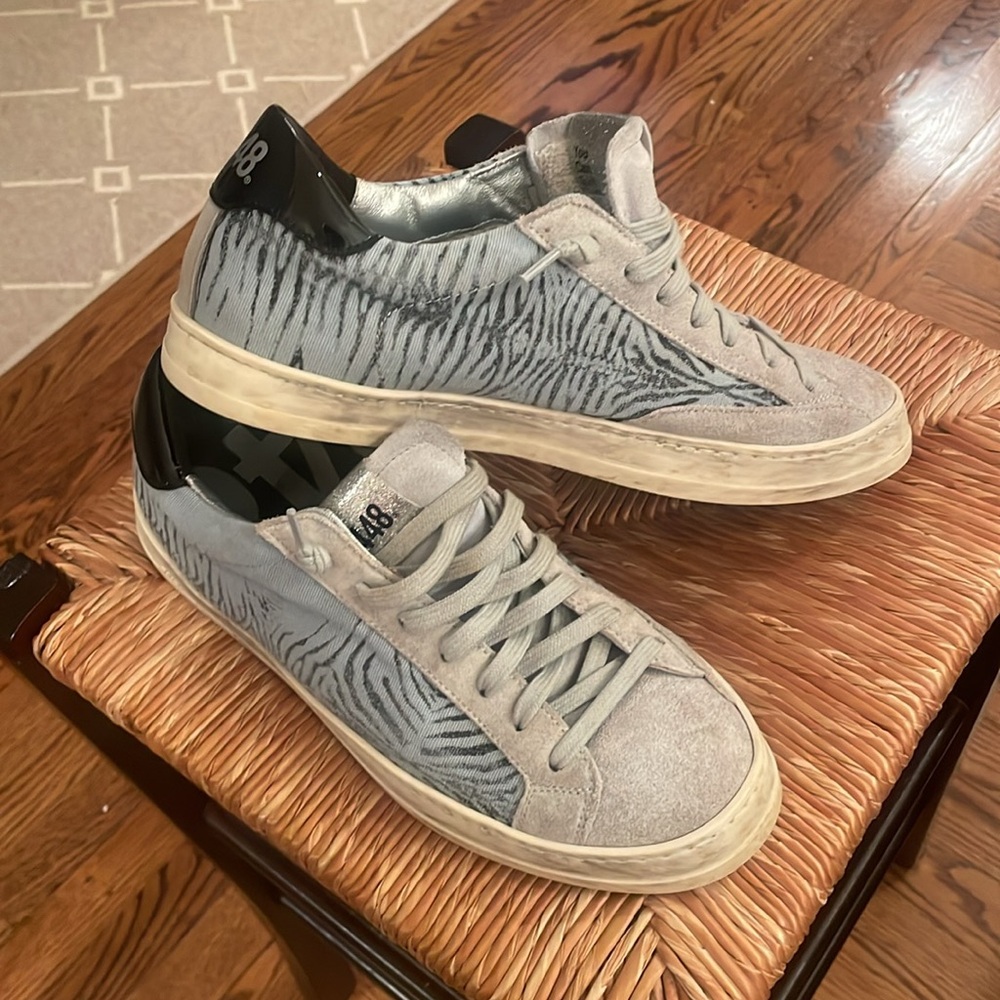 P448 light blue zebra stripe low sneaker sz 40/10